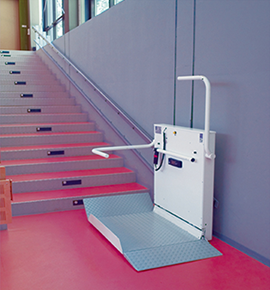 斜行型段差解消機 車椅子用 まっすぐ階段用 H350z 製品情報 階段昇降機の中央エレベーター工業
