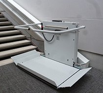 車椅子用階段昇降機