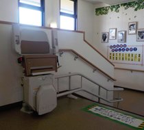 奈良県北葛城郡/某介護施設 <p>屋内曲がり階段</p>の事例